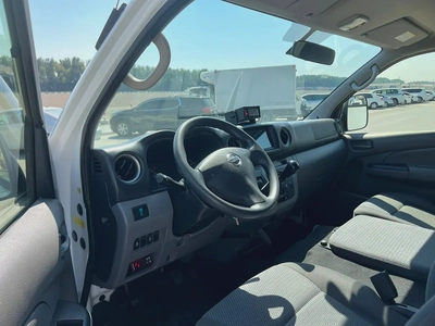 2022 Nissan Urvan | Chiller  friezer | Manual Van | GCC | Screen | Ref#1014-7
