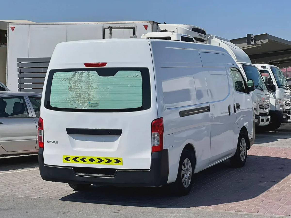 2022 Nissan Urvan | Chiller friezer | Manual Van | GCC | Screen | Ref#1014-5-5