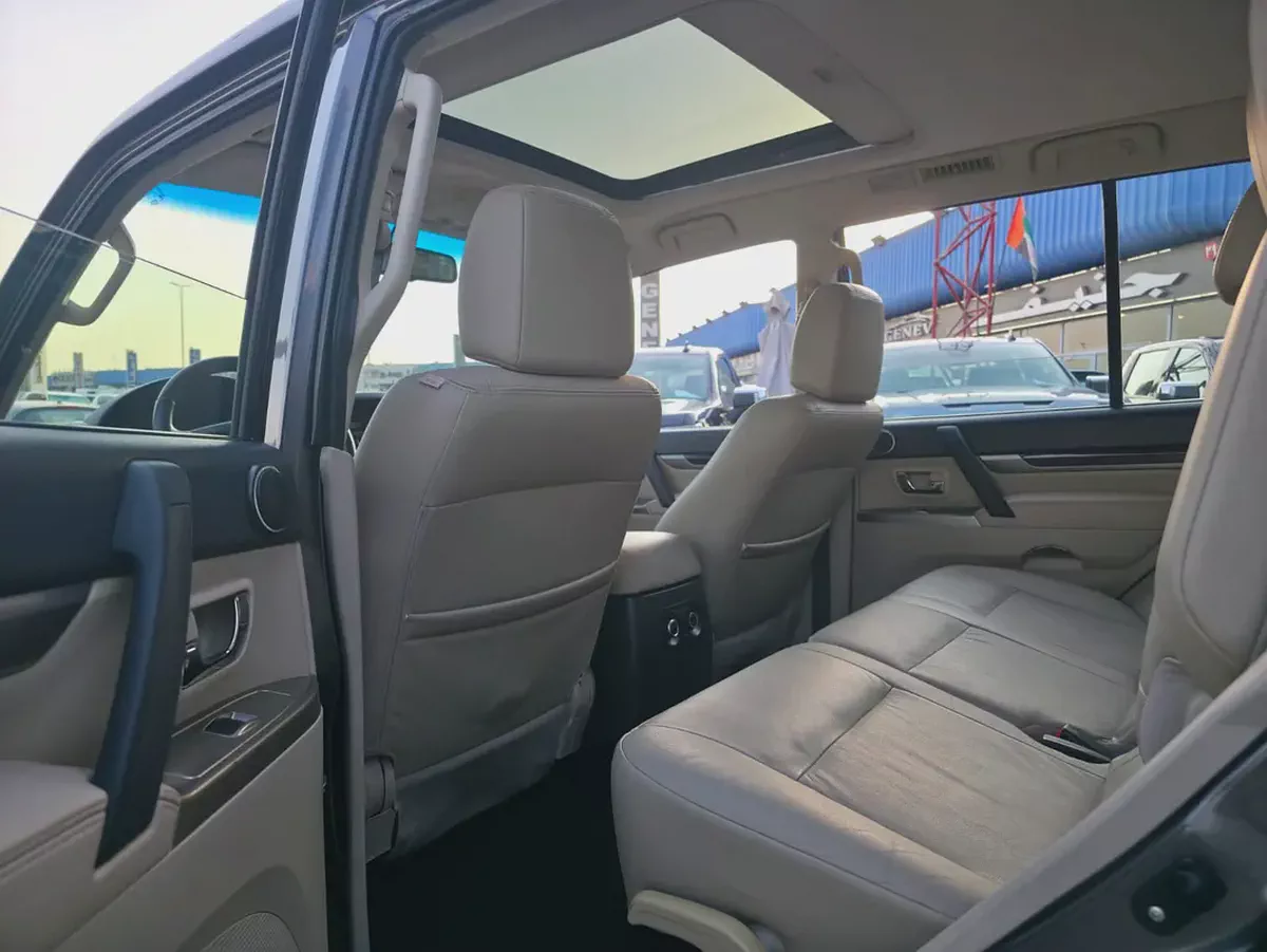 Mitsubishi Pajero 2019 GLS Top Line | GCC Specs | Full Service History From Company Well Maintained-10-10