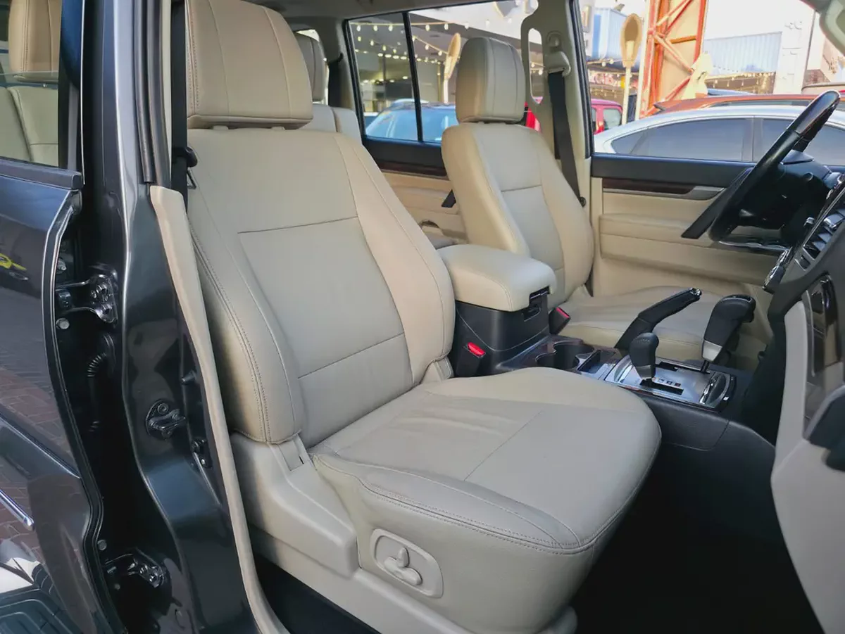 Mitsubishi Pajero 2019 GLS Top Line | GCC Specs | Full Service History From Company Well Maintained-13-13