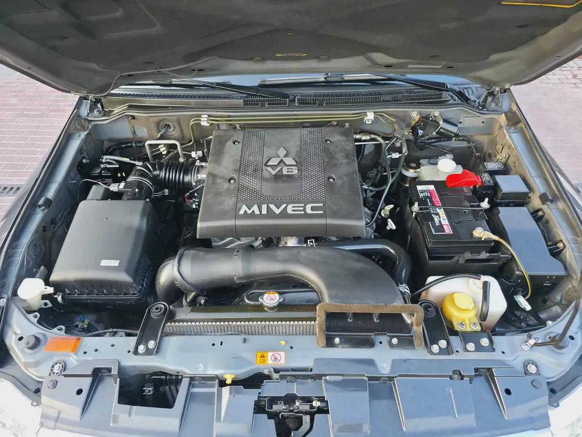Mitsubishi Pajero 2019 GLS Top Line | GCC Specs | Full Service History From Company Well Maintained-19-19