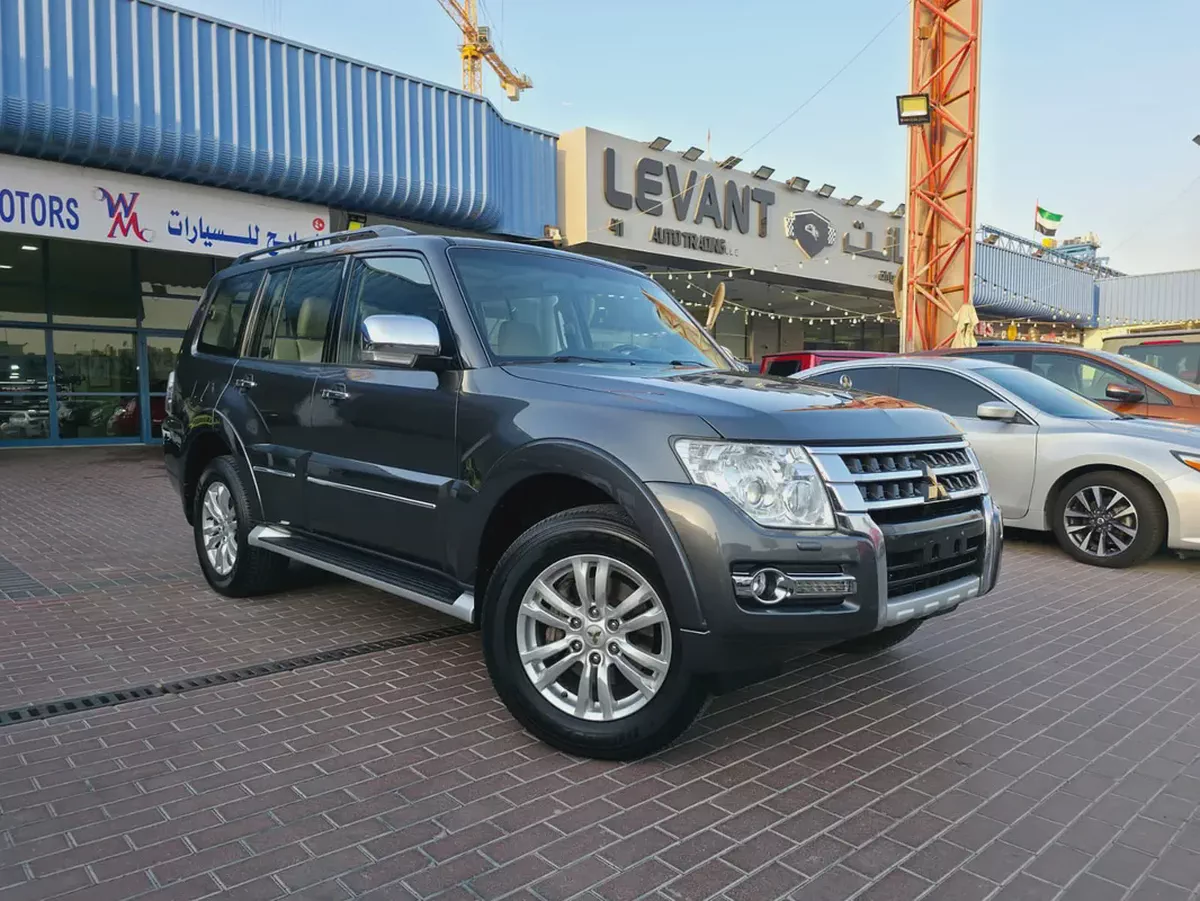 Mitsubishi Pajero 2019 GLS Top Line | GCC Specs | Full Service History From Company Well Maintained-2-2