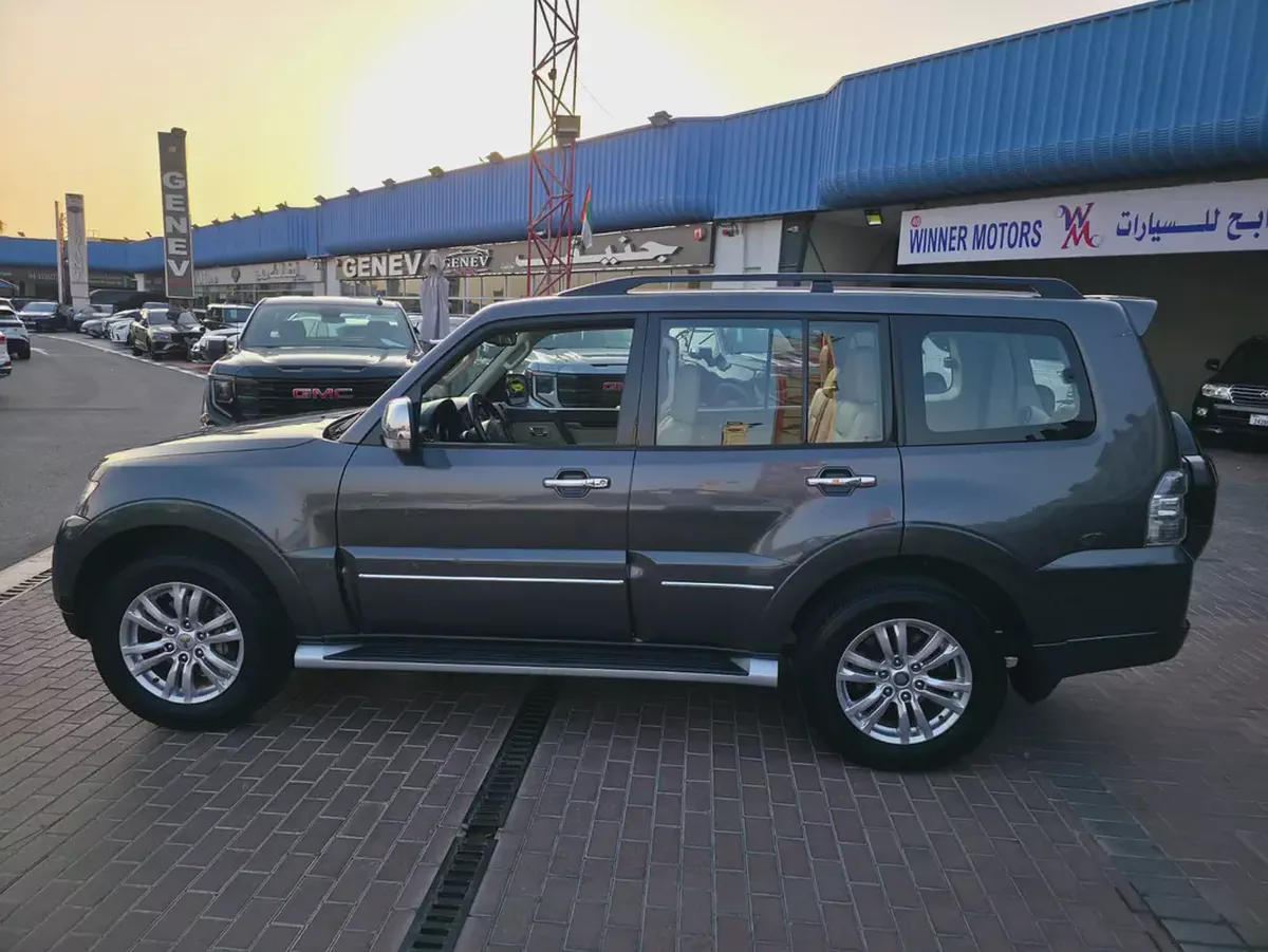 Mitsubishi Pajero 2019 GLS Top Line | GCC Specs | Full Service History From Company Well Maintained-7-7