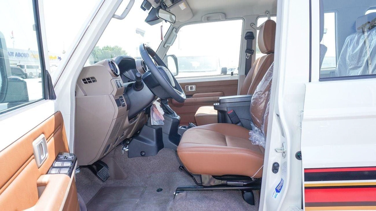 Toyota Land Cruiser 70 LC76 HT VXR HT VXR LX 4.0L V6 A/T  Al Futtaim-13-0