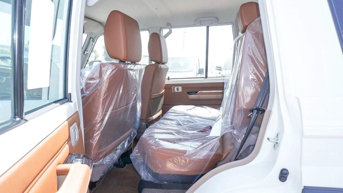 Toyota Land Cruiser 70 LC76 HT VXR HT VXR LX 4.0L V6 A/T  Al Futtaim-14-0