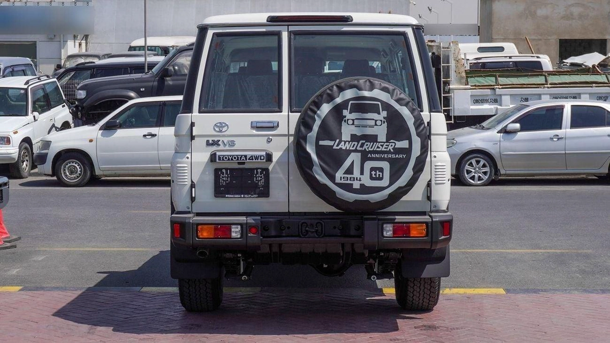 Toyota Land Cruiser 70 LC76 HT VXR HT VXR LX 4.0L V6 A/T  Al Futtaim-16-0