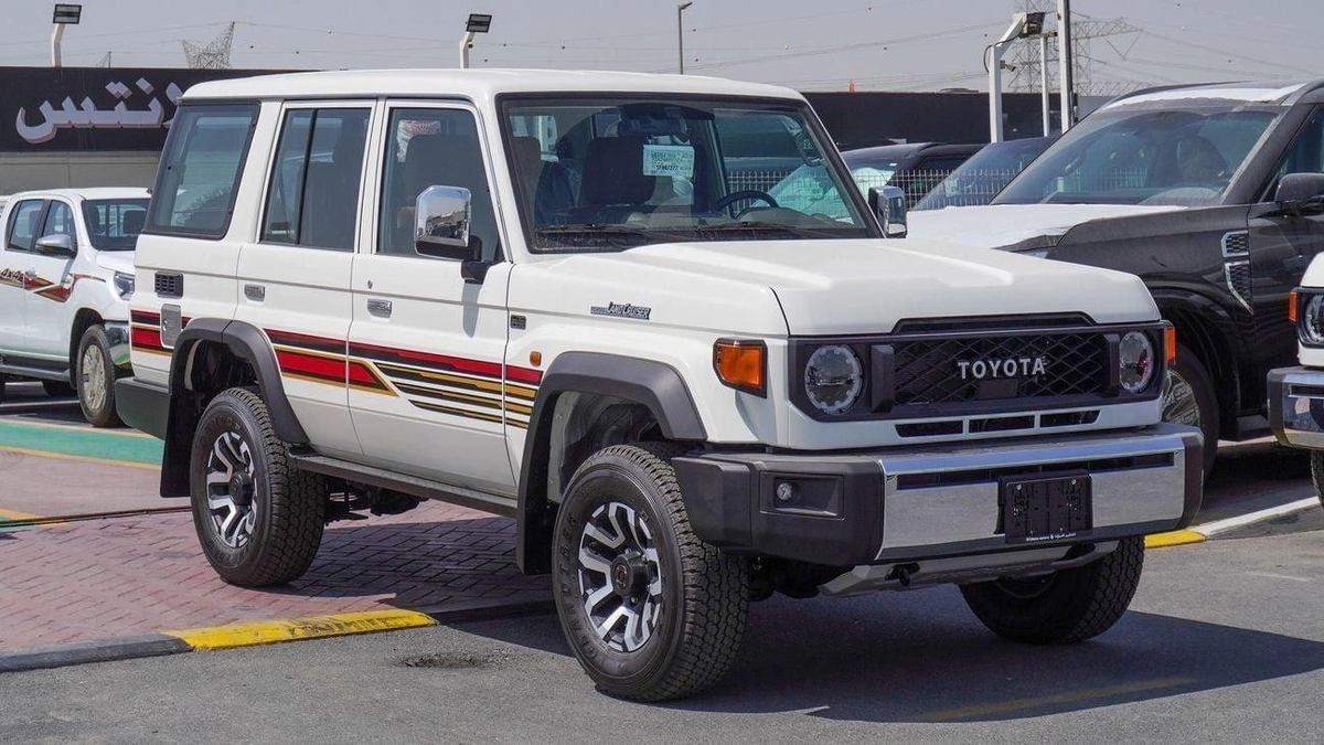 Toyota Land Cruiser 70 LC76 HT VXR HT VXR LX 4.0L V6 A/T  Al Futtaim