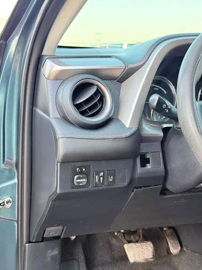 Toyota RAV4 2018 model LE hybrid-15