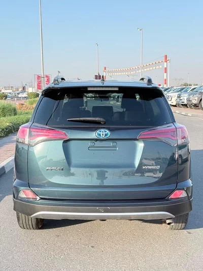 Toyota RAV4 2018 model LE hybrid-3