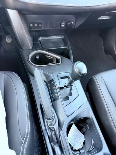 Toyota RAV4 2018 model LE hybrid-8
