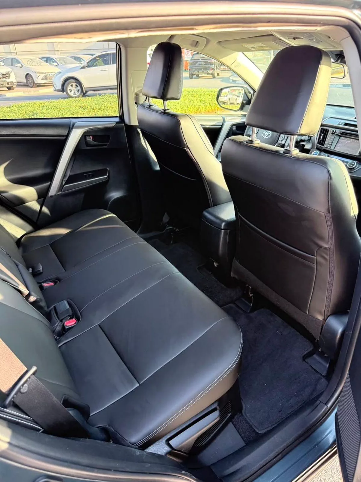 Toyota RAV4 2018 model LE hybrid-13-0