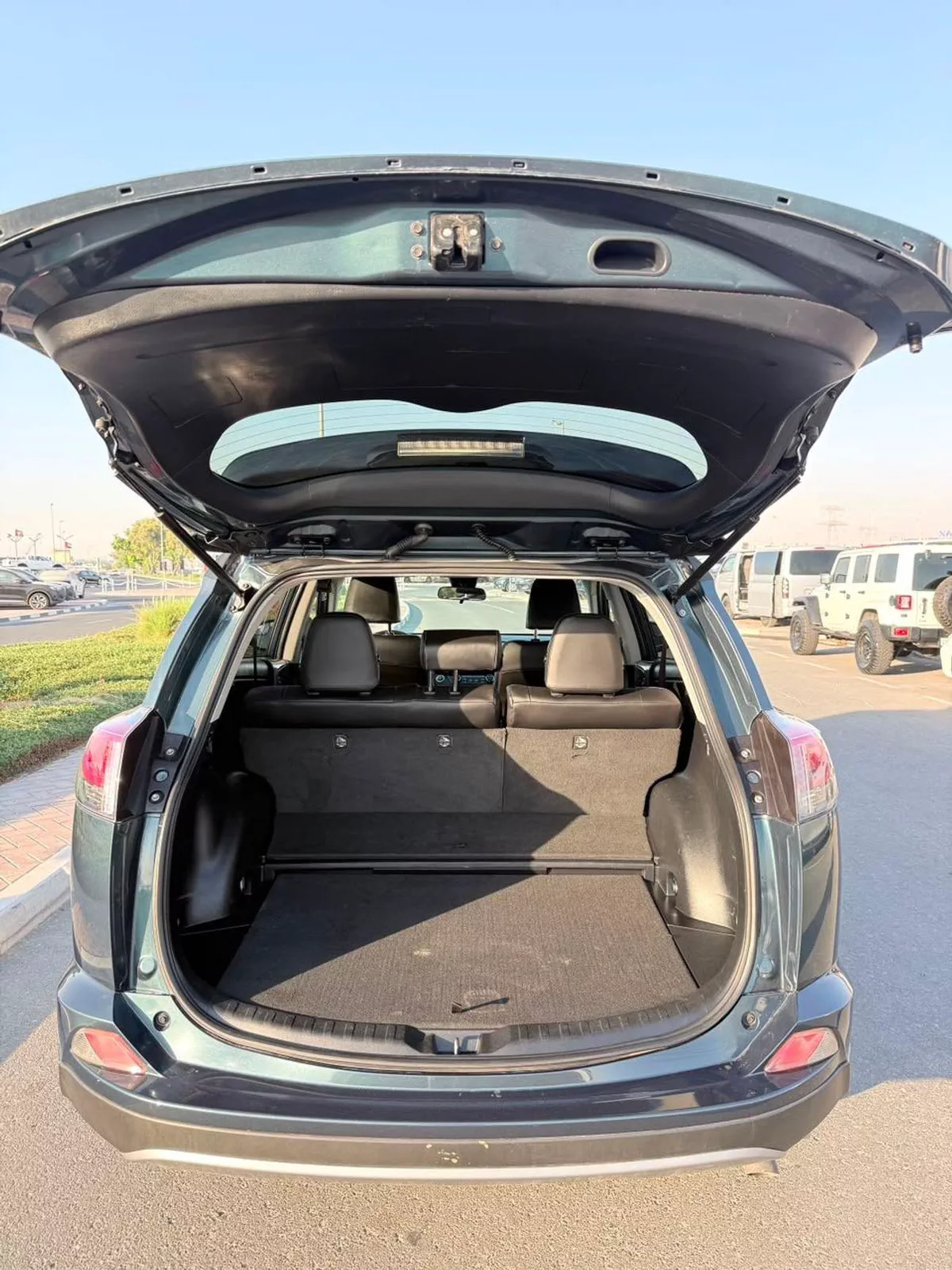 Toyota RAV4 2018 model LE hybrid-17-0