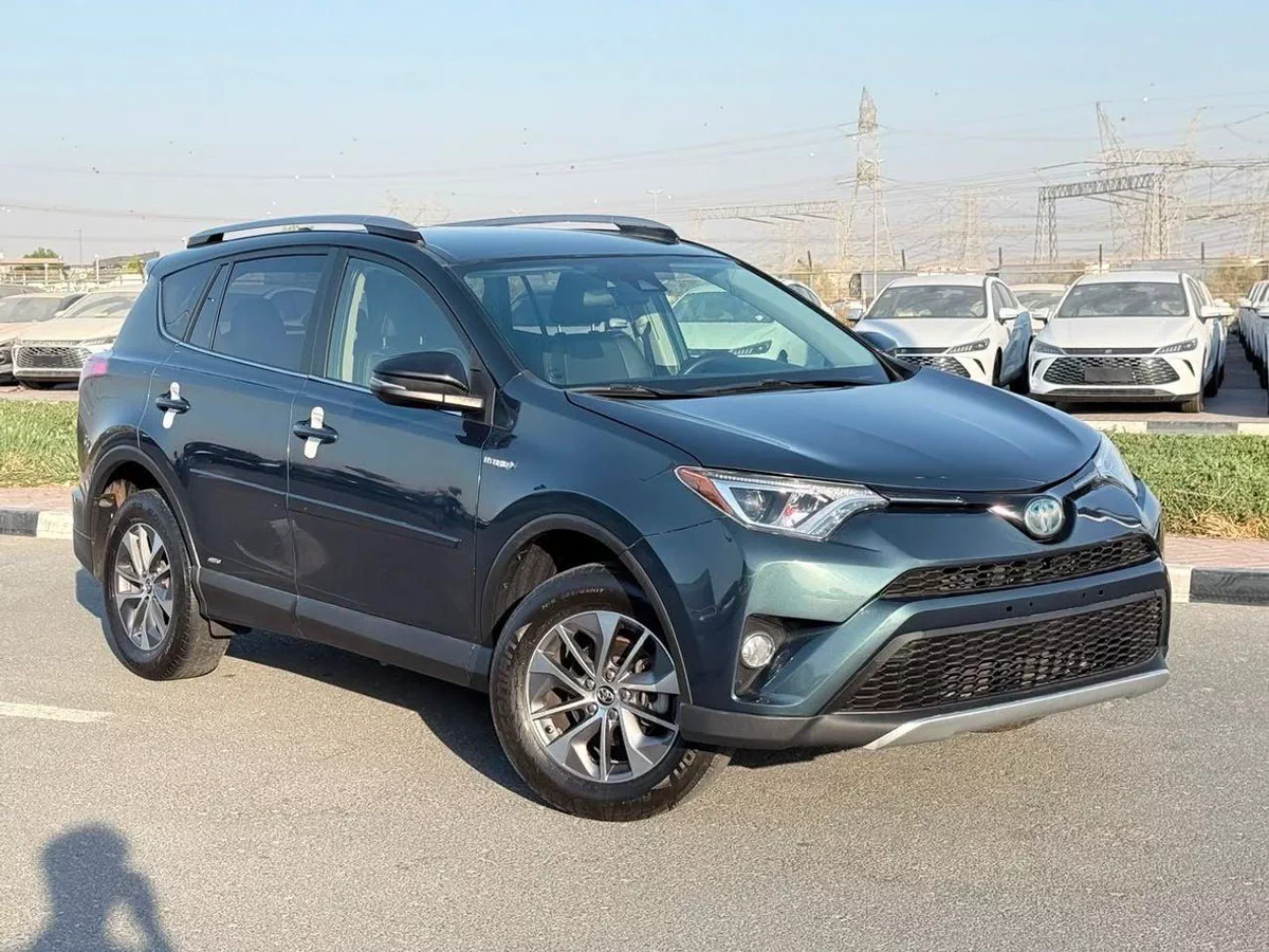 Toyota RAV4 2018 model LE hybrid