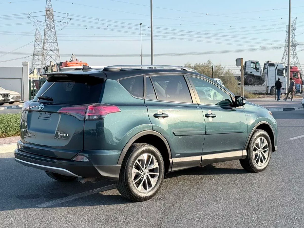 Toyota RAV4 2018 model LE hybrid-2-0