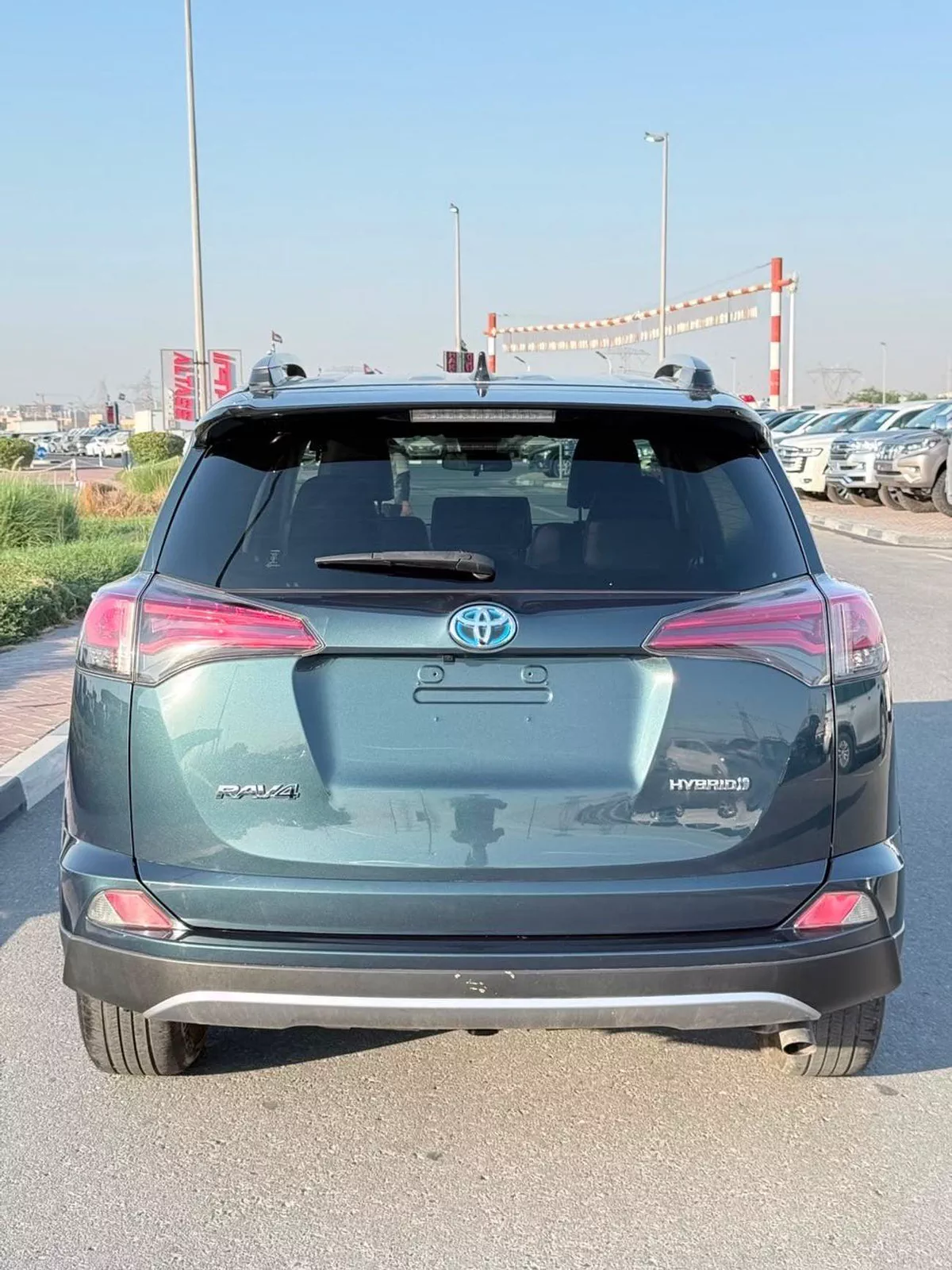 Toyota RAV4 2018 model LE hybrid-3-0