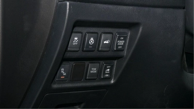 Nissan Pathfinder 4WD-8