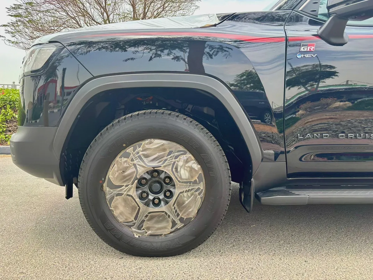 TOYOTA LAND CRUISER GR 3.5L HEV 2025