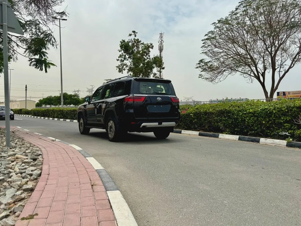 TOYOTA LAND CRUISER GR 3.5L HEV 2025