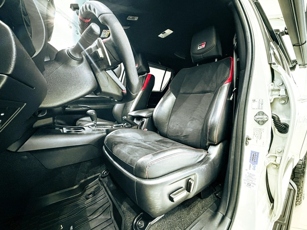 Massive Price Drop!!! // AED 2,500 // 20% DP // 2022 Toyota Hilux GR Sport 4.0L V6 4*4