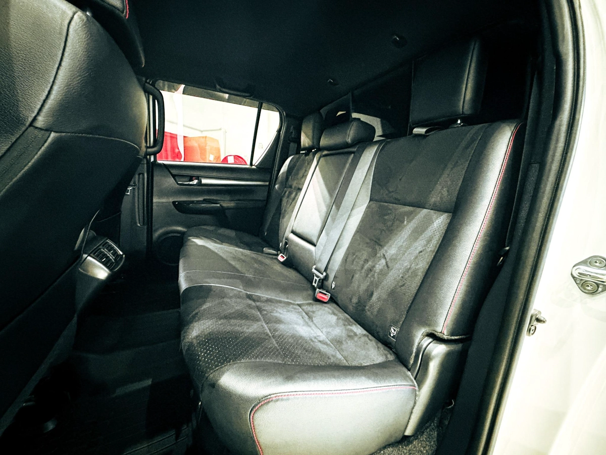 Massive Price Drop!!! // AED 2,500 // 20% DP // 2022 Toyota Hilux GR Sport 4.0L V6 4*4-2-2