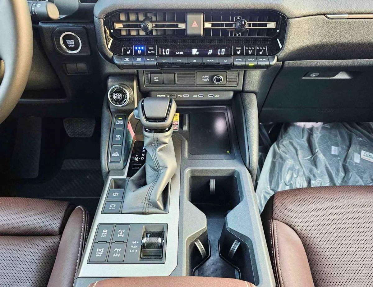 Toyota Prado VXR TURBO / 2.4L V4 PETROL / GGC SPECS / RADAR / 360* CAMERA / BLIND SPOT / SUNROOF (CODE # ADV1)-19-0