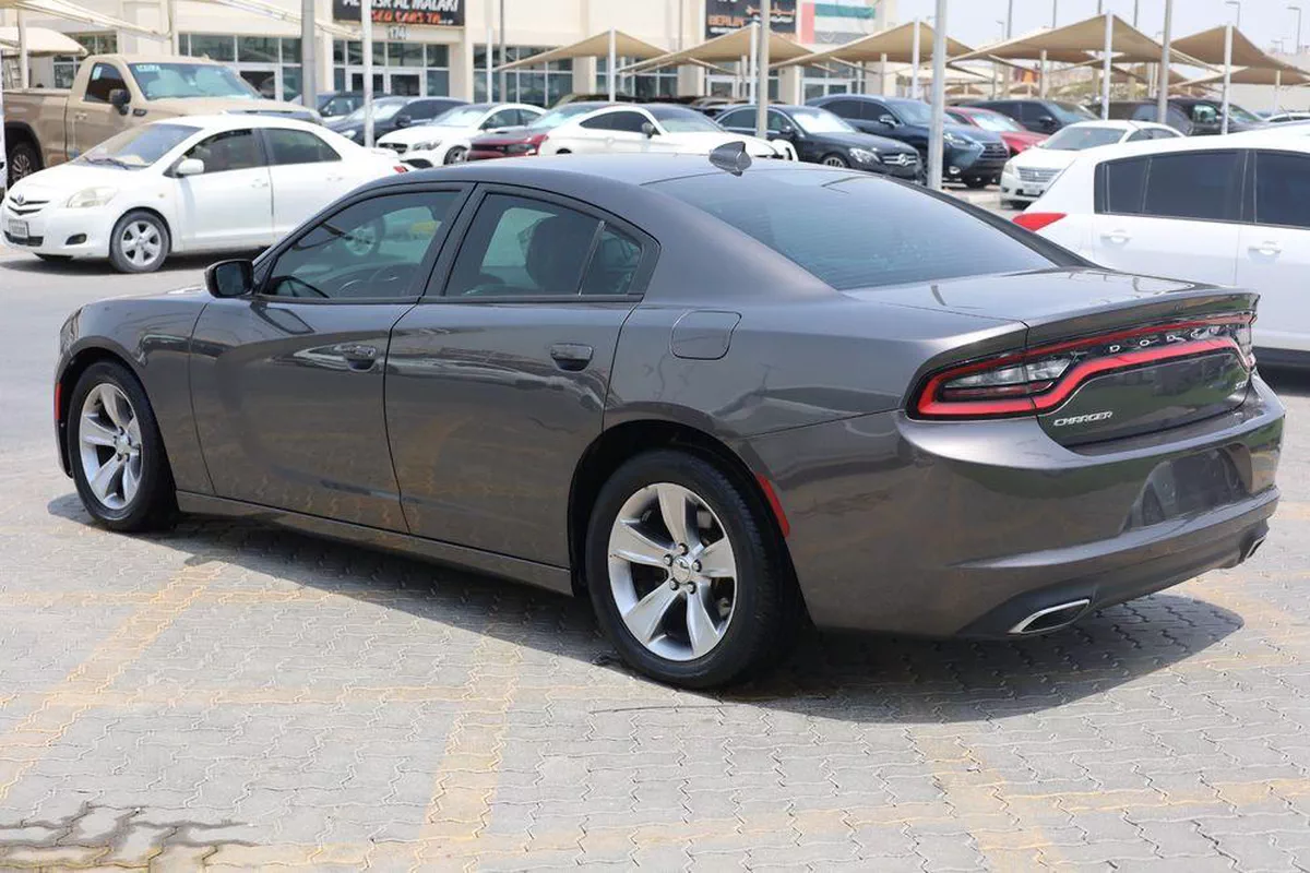 Used Dodge Charger 3.6L SXT Mid Option 2015-5-5