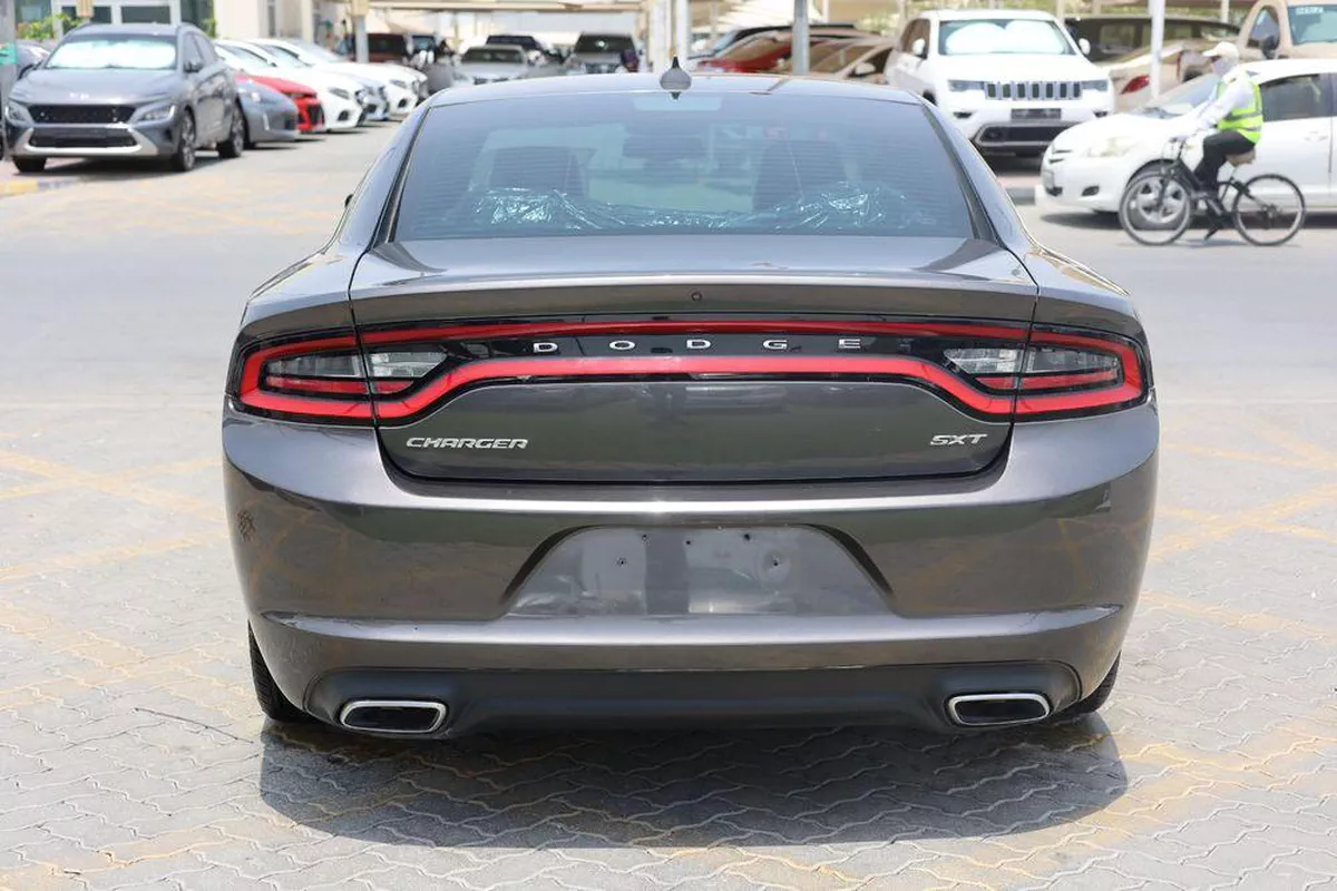 Used Dodge Charger 3.6L SXT Mid Option 2015-2-2