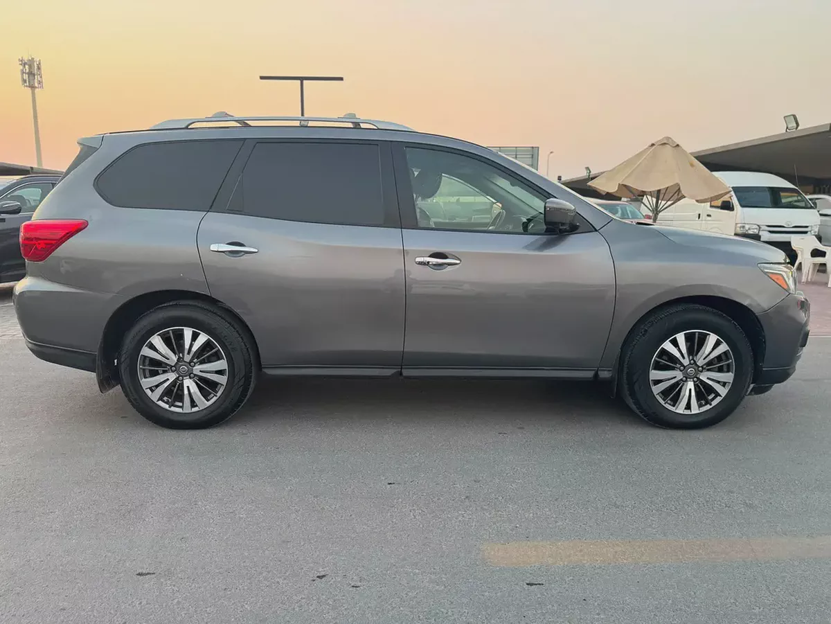 Nissan Pathfinder SL 4WD | American Spec | Model 2017 | 153,130 KM Looking for a spacious, comfortab-2-2