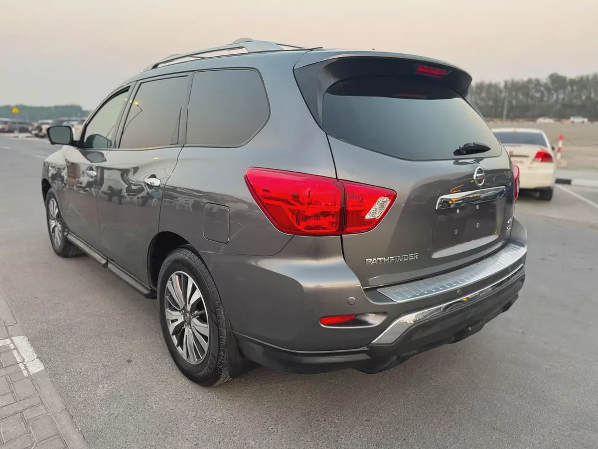 Nissan Pathfinder SL 4WD | American Spec | Model 2017 | 153,130 KM Looking for a spacious, comfortab-4-4