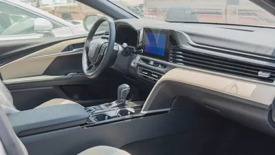 2026 Toyota Camry LE 2.5L AT Hybrid (Gray)-9