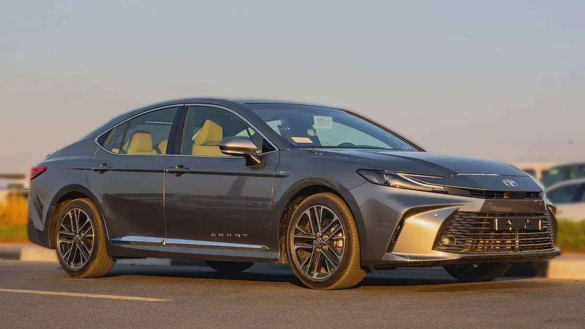 2026 Toyota Camry LE 2.5L AT Hybrid (Gray)