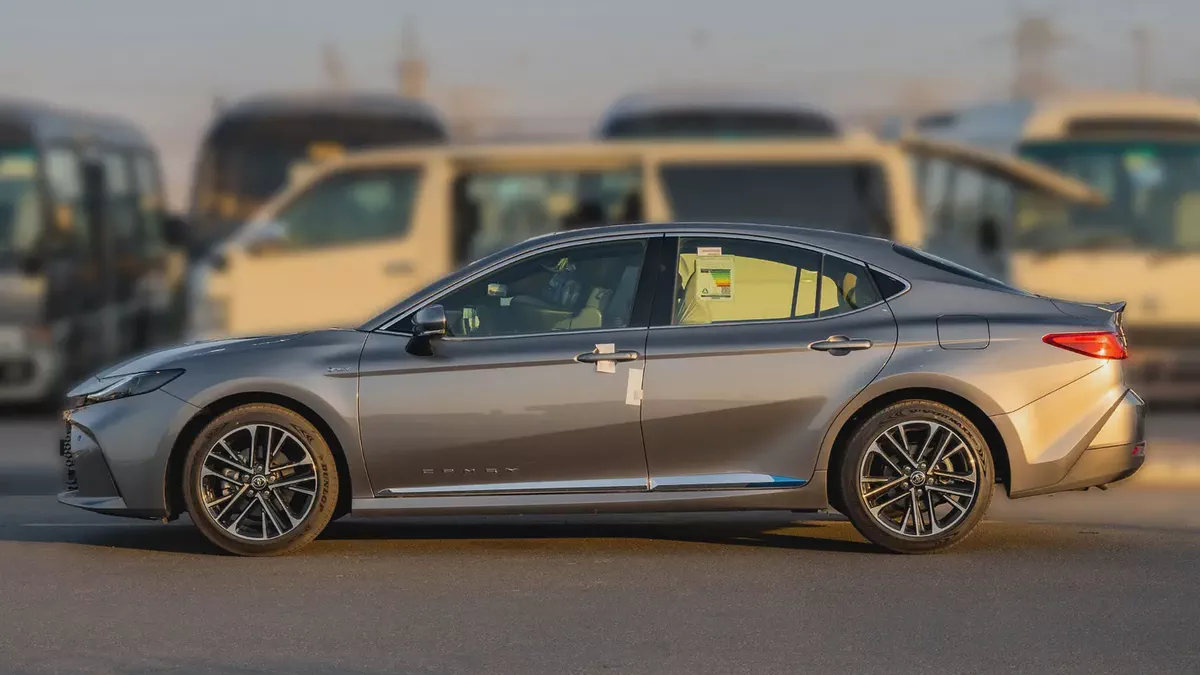 2026 Toyota Camry LE 2.5L AT Hybrid (Gray)-2-2