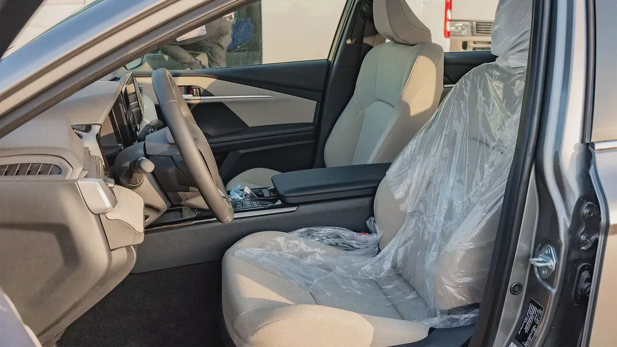 2026 Toyota Camry LE 2.5L AT Hybrid (Gray)-5-5