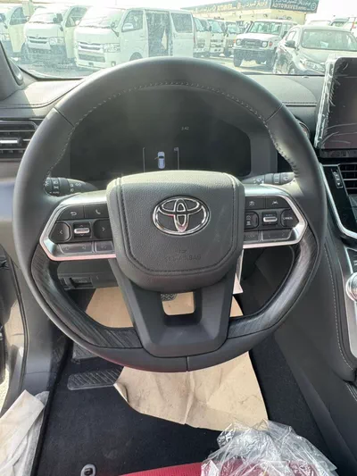 Toyota Land Cruiser VXR 3.5L HYBRID GCC-8
