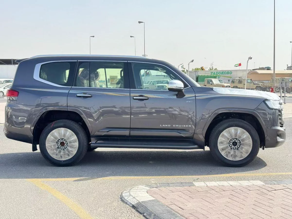 Toyota Land Cruiser VXR 3.5L HYBRID GCC-6-0
