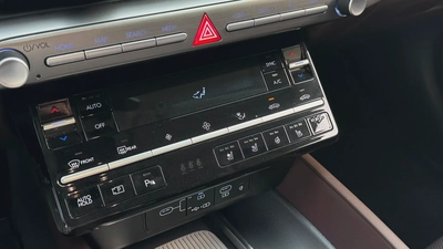 Hyundai Azera Premium 2023 - Korean Specs - Excellent Condition-11