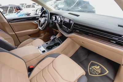 VOLKSWAGEN TOUAREG 2023 1 YEAR WARRANTY SERVICE PACKAGE TILL AUG 2026-12