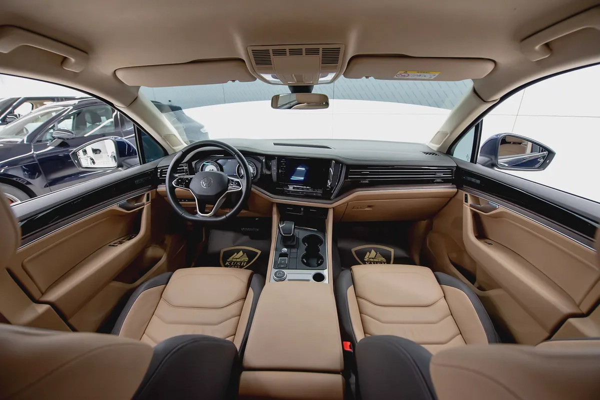 VOLKSWAGEN TOUAREG 2023 1 YEAR WARRANTY SERVICE PACKAGE TILL AUG 2026-10-10