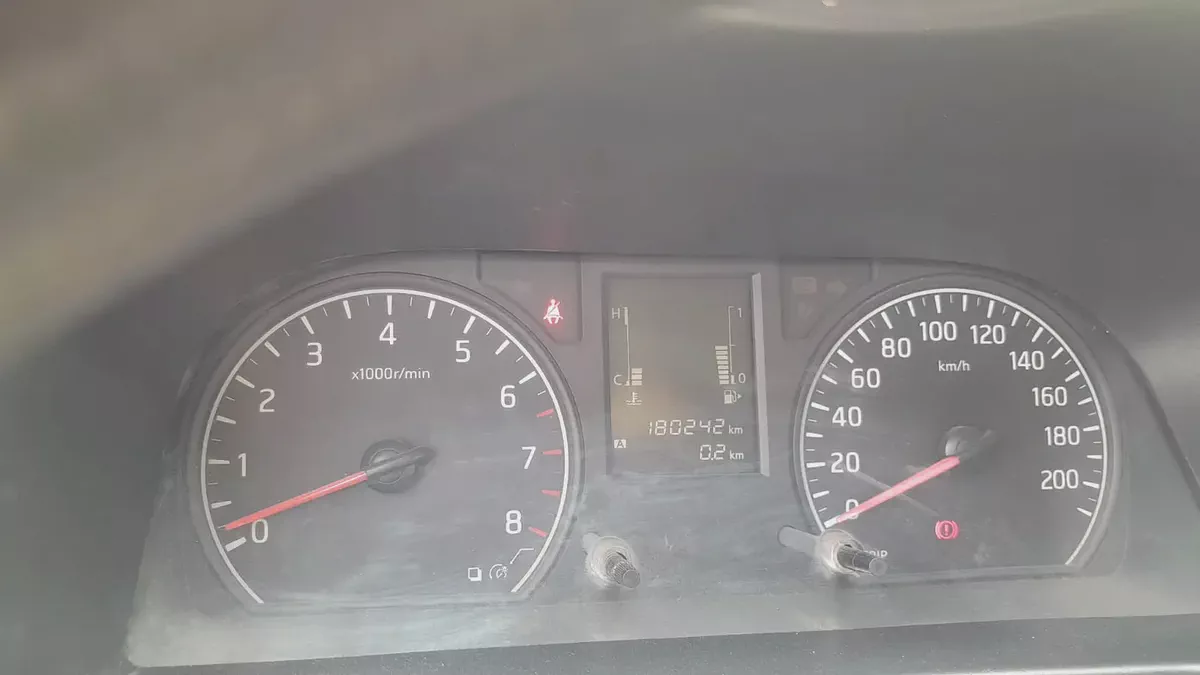 Nissan Urvan NV350 2020 GCC Specs - Reliable Commercial Van-13-13