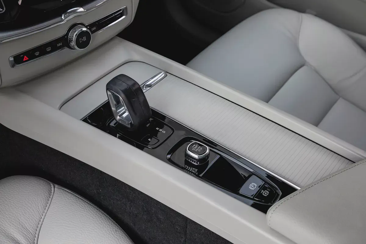 1,959 P.M |  XC60 B5 Momentum | 0% Downpayment | Warranty!-9-9