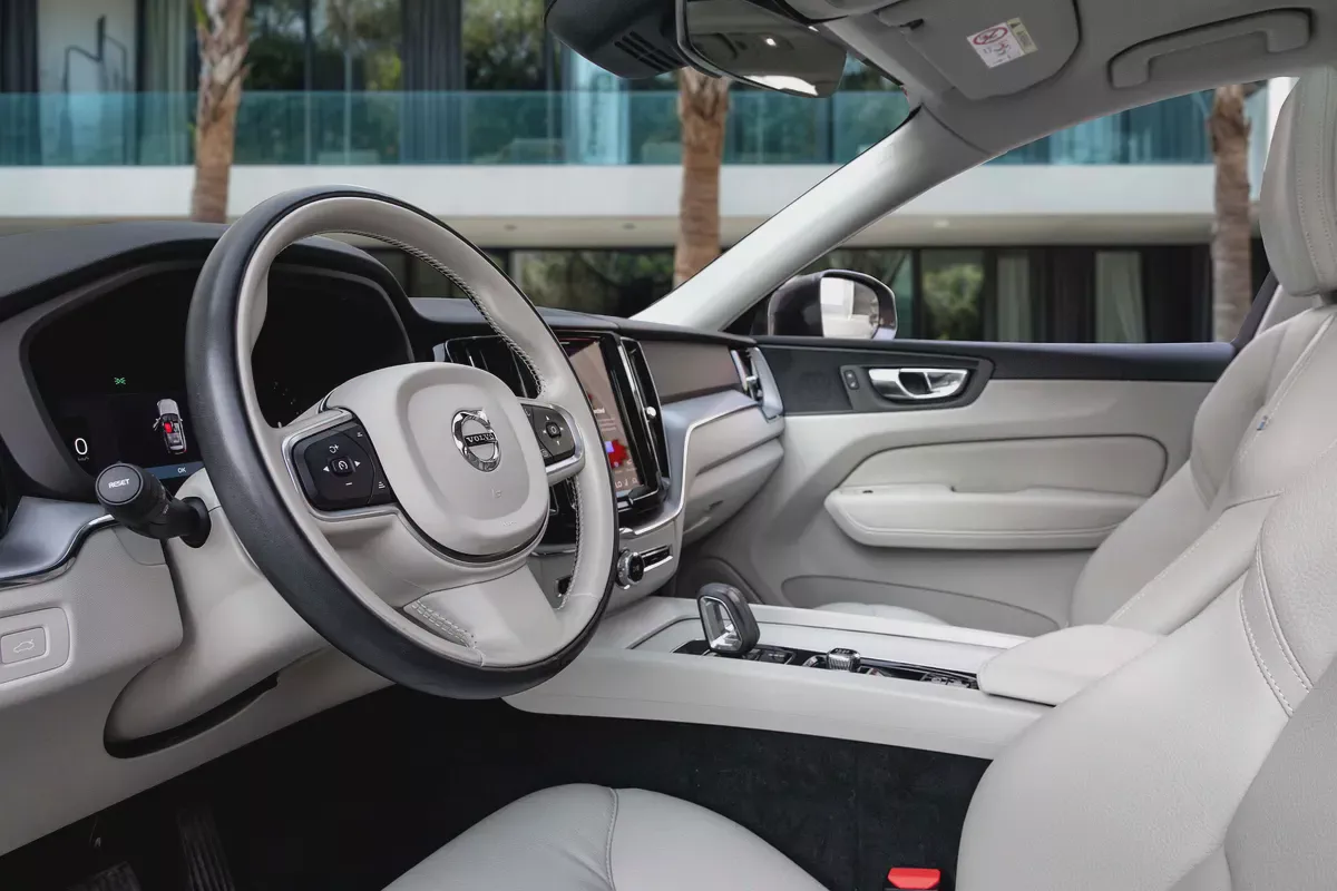 1,959 P.M |  XC60 B5 Momentum | 0% Downpayment | Warranty!-8-8