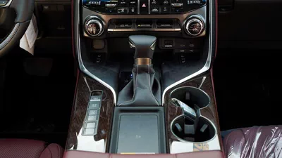 Lexus LX600 SIGNATURE-6