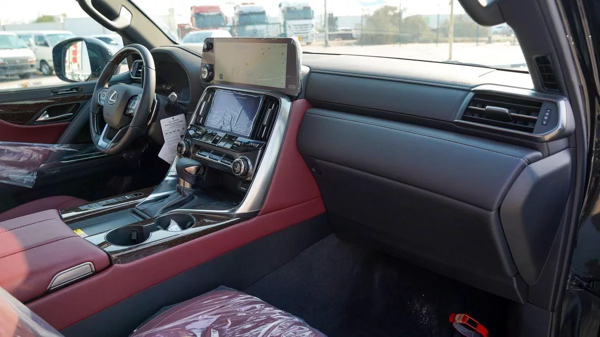 Lexus LX600 SIGNATURE-11-0