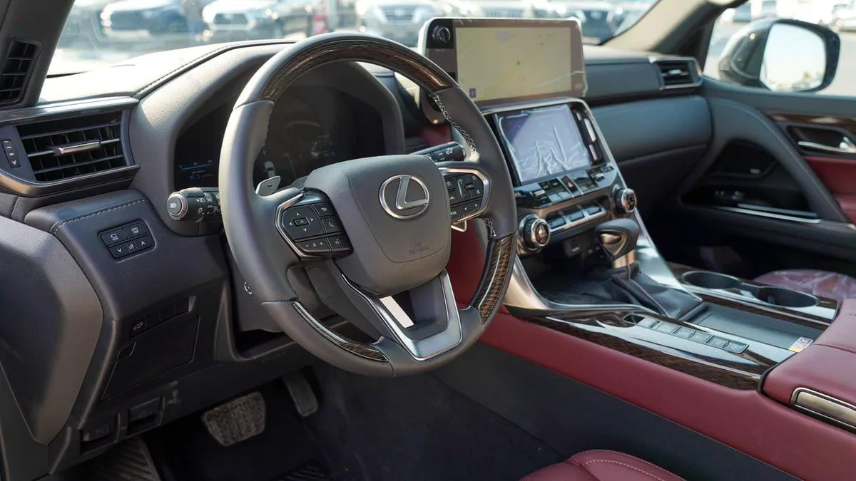 Lexus LX600 SIGNATURE-3-0