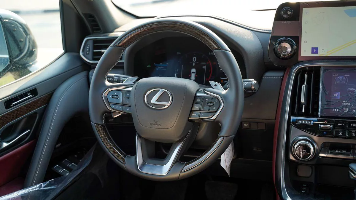 Lexus LX600 SIGNATURE-4-0