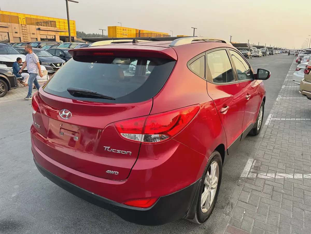 Hyundai tucson 2013 red color GCC calen car-1-1