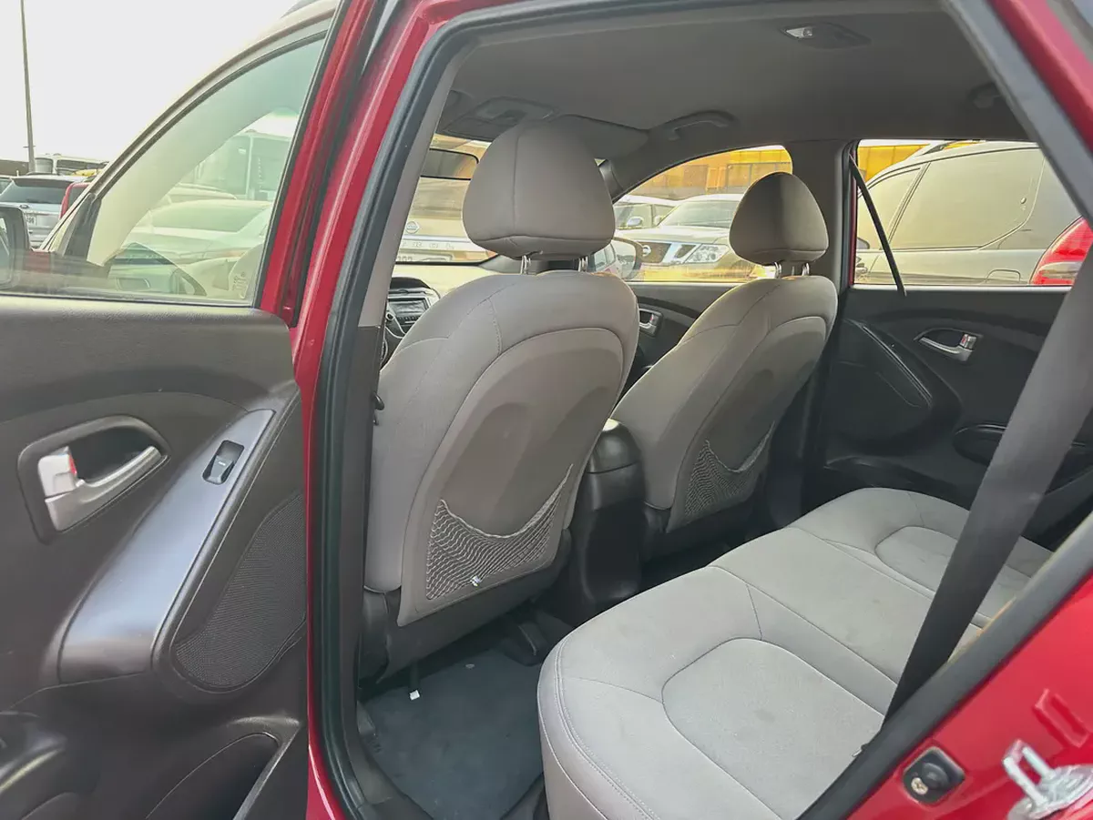 Hyundai tucson 2013 red color GCC calen car-2-2