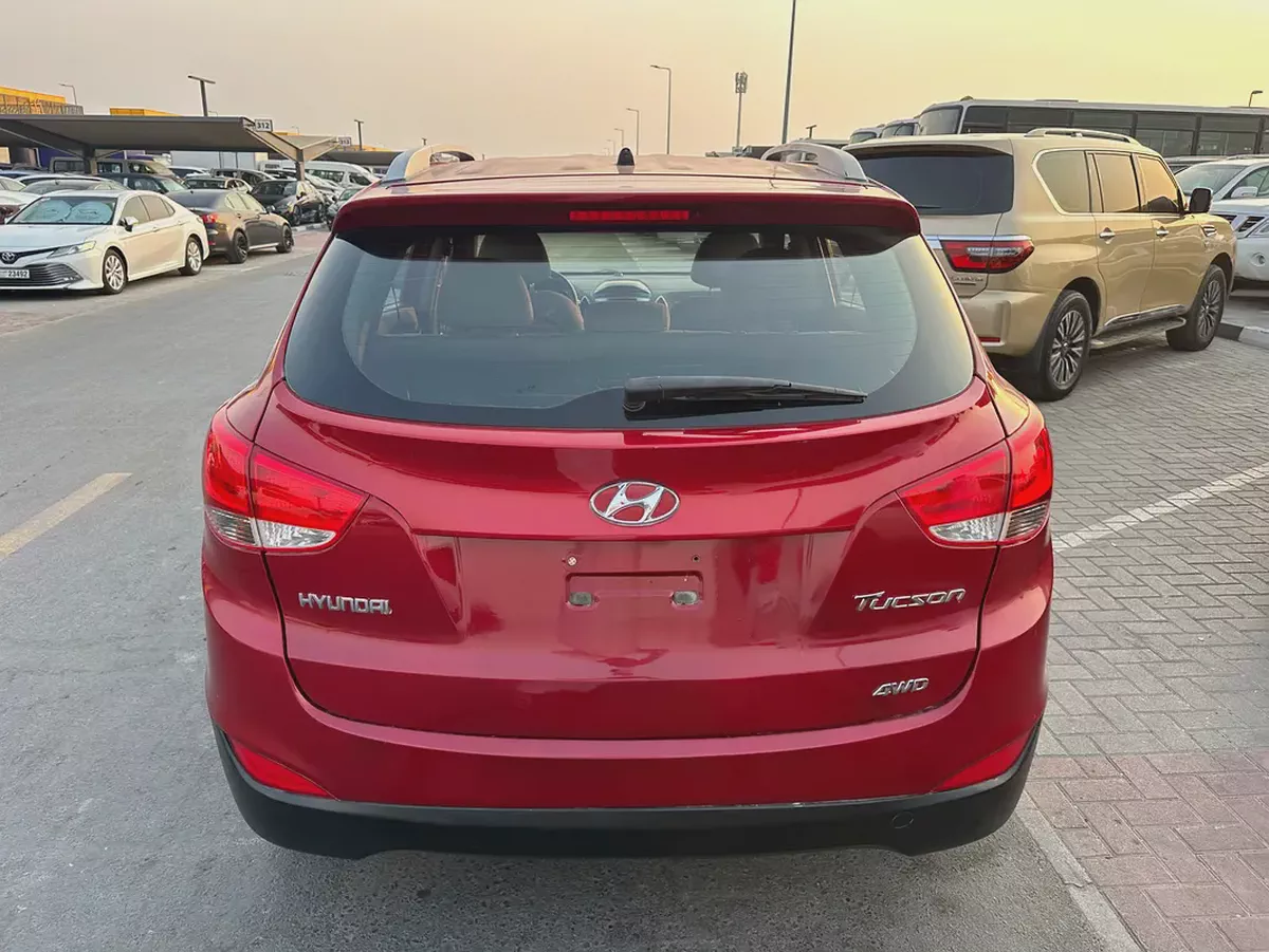 Hyundai tucson 2013 red color GCC calen car-4-4