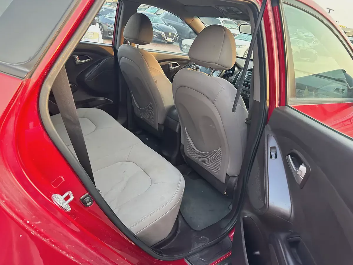 Hyundai tucson 2013 red color GCC calen car-5-5