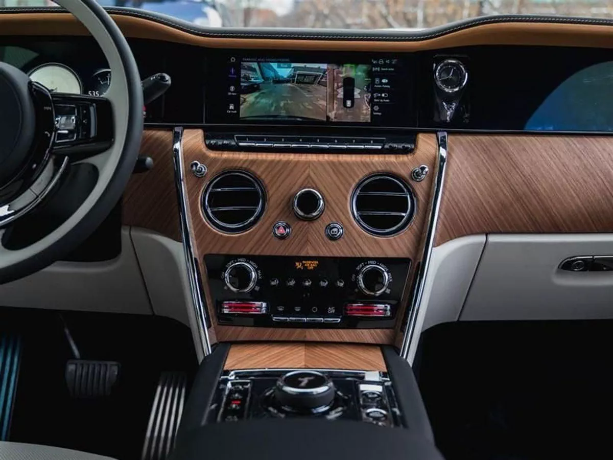 Rolls Royce Cullinan STD Series II with Captain Seats-1-0